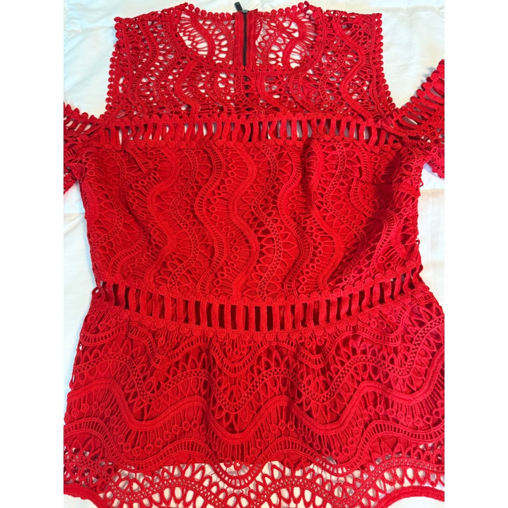 Venus Crochet Lace Top Womens 10 Red Excellent Cold Shoulder Bell Sleeve Peplum - Picture 4 of 4